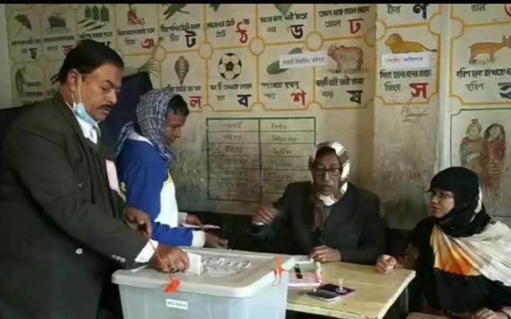 কুষ্টিয়ায় ২০ ইউনিয়নে চলছে ভোট গ্রহন